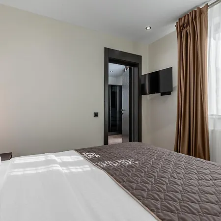 Hotel Elena & 2*